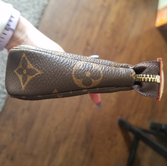 SOLD New Louis Vuitton Mini Pochette Accessories - Picture 4 of 15